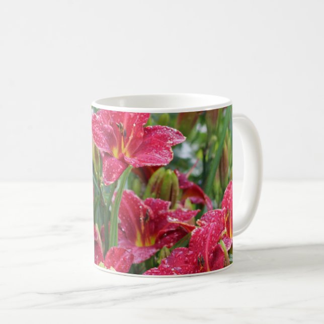 Caneca De Café O carmesim sombreia os hemerocallis vermelhos 2 (Frente Esquerda)