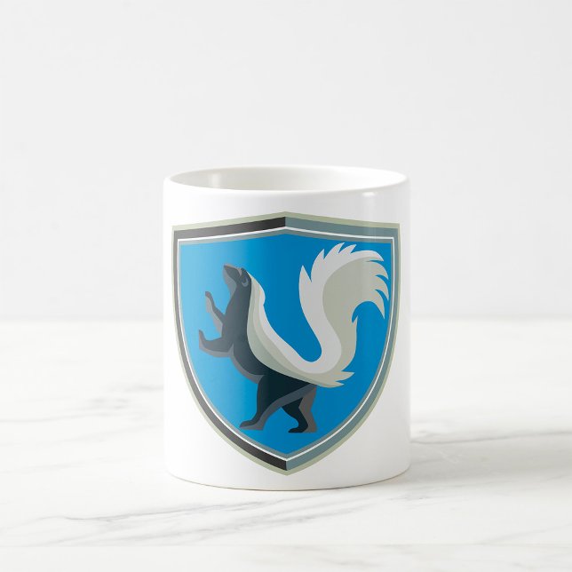 Caneca De Café O Elegante Skunk Emblem Wildlife Inspirou Crest (Criador carregado)