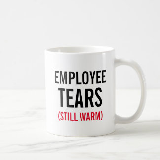 Caneca De Café O empregado rasga ainda morno