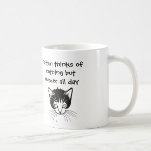 Caneca De Café o gatinho pensa de nada mas do assassinato o dia