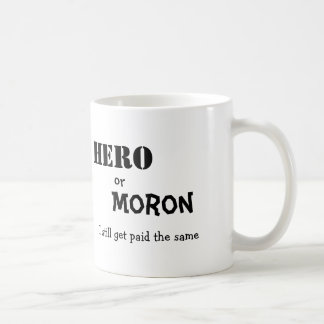 Caneca De Café O herói, ou, parvo, eu ainda obtemos pagamos o