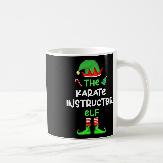 Caneca De Café O Instrutor Karate Elf Christmas Matching Pajam (Direita)