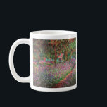 Caneca De Café O Jardim do Artista em Giverny por Claude Monet<br><div class="desc">Ao fundo,  perto do centro,  podem ver a casa do Monet. Ele só precisava sair para satisfazer seu fascínio com cor.</div>
