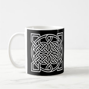 Caneca De Café O nó do marinheiro celta, branco em um fundo pret