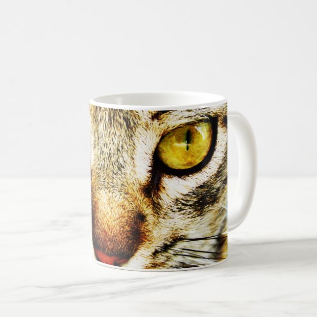 Caneca De Café O olhar expressivo de um gato doméstico (Frente Esquerda)
