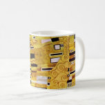 Caneca De Café O padrão de beijo de Gustav Klimt, Art Nouveau<br><div class="desc">O Beijo (padrão detalhado) de Gustav Klimt é uma pintura de belo estilo vitoriano Era simbolismo. Esse detalhe é de uma pintura de amor e romance que apresenta um casal romântico em vários tons de ouro, símbolos e padrões, compartilhando um beijo contra fundo de bronze. Sobre o artista: Gustav Klimt...</div>