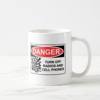 CANECA DE CAFÉ O PERIGO DESLIGA RÁDIOS E TELEMÓVEIS