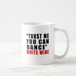 CANECA DE CAFÉ O VINHO BRANCO CONFIA QUE MIM QUE VOCÊ PODE DANÇ