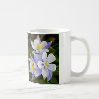Caneca De Café Objectivas triplas e flor nova