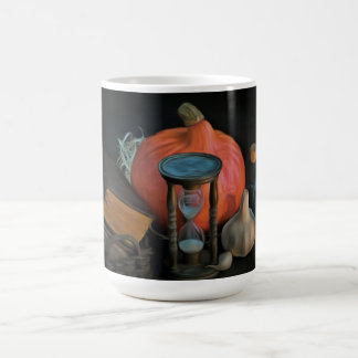 Caneca De Café Objetos de feitiçaria em uma mesa em uma sala escu