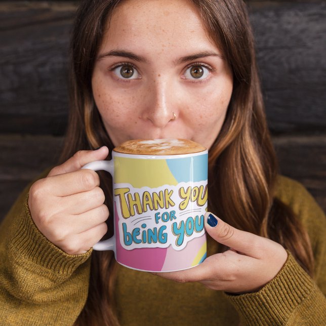 Caneca De Café Obrigado Por Ser Você Muito (Show your gratitude with this colorful and fun, "Thank you for being you" mug! )