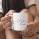 Caneca De Café Obstinada jovem headstrong Jane Austen<br><div class="desc">Obstinada,  garota forte! A célebre citação da Jane Austen do Orgulho e Preconceito,  escrita com estilo de máquina de escrever. Cores de texto e fundo personalizáveis.</div>