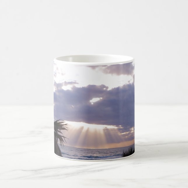 Caneca De Café Oceano iluminado de manhã cedo (Centro)
