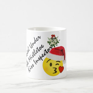 Caneca De Café oficial do beijo do emoji sob o inspector do beijo