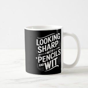 Caneca De Café Olhando Nítido Com Lápis E Sentido