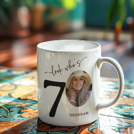 Caneca De Café 'Olhe Quem Faz 70' Estiloso Aniversário de 70 Anos
