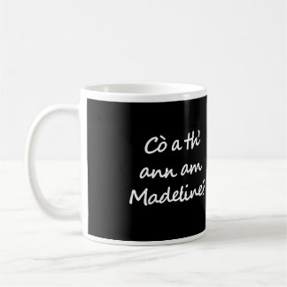 Caneca De Café One side of the mug says Cò a th' ann am Madeline?