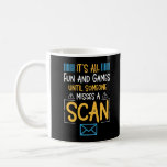 Caneca De Café Operário Funny Postal<br><div class="desc">Engraçado design de trabalho de arte do Postal Worker para um carteiro que fornece pacotes e e-mails diariamente.</div>