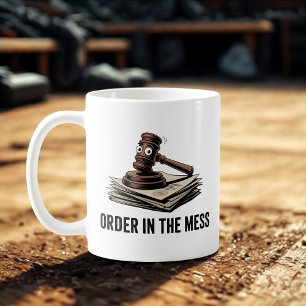 Caneca De Café Ordem na Bagunça   Piada do Caos Jurídico  