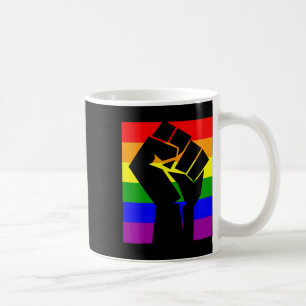 Caneca De Café Orgulho gay resiste ao punho do arco-íris sinaliza