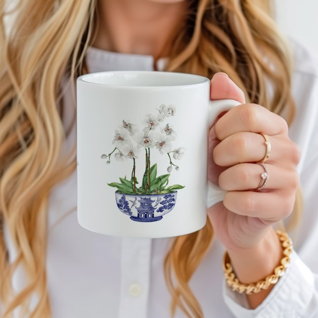 Caneca De Café Orquídea Branca em Tigrada de Cerâmica  (Chinoiserie white orchid in blue and white china mug with custom name)