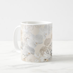 Caneca De Café Orquídeas brancas sobre um creme leve