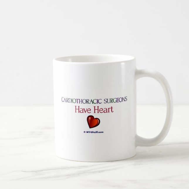 Caneca De Café Os cirurgiões de Cardiothoracic têm o coração (Direita)