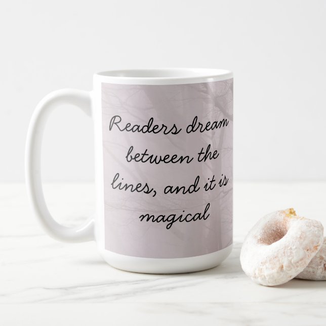 Caneca De Café Os leitores sonham entre as linhas... (Com Donut)
