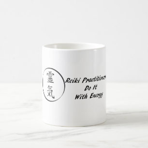 Caneca De Café Os médicos de Reiki fazem-no com energia