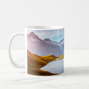 Caneca De Café Os picos majestosos de Schreckhorn e Wetterhorn.