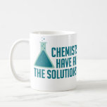 Caneca De Café Os Químicos Têm Todas As Soluções<br><div class="desc">Entendeu?  Presente ou camisa de excelente para químicos,  cientistas,  professores de ciência ou fãs de trocadilhos científicos.</div>