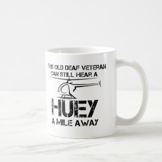 Caneca De Café Ouça um Huey a Mile longe do engraçado helicóptero