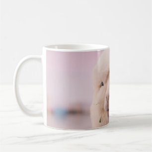 CANECA DE CAFÉ OVELHA BRANCA EM FOTOGRAFIA PRÓXIMA
