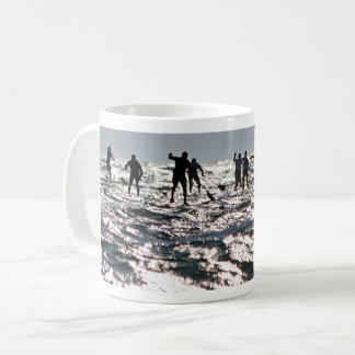 Caneca De Café Paddleboarders no mar sparkling
