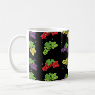 Caneca De Café Padrão Colorido de Uva em Fundo Preto