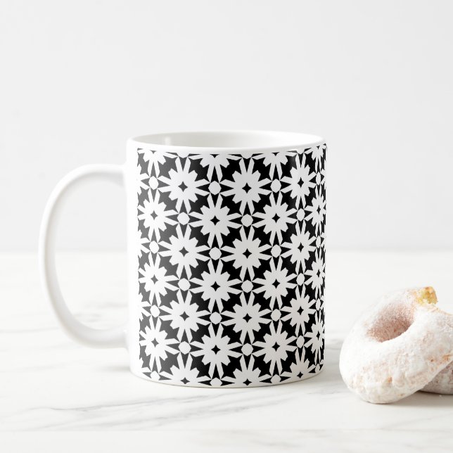 Caneca De Café Padrão de Cadeia de Flores de Papel Branco Preto (Com Donut)