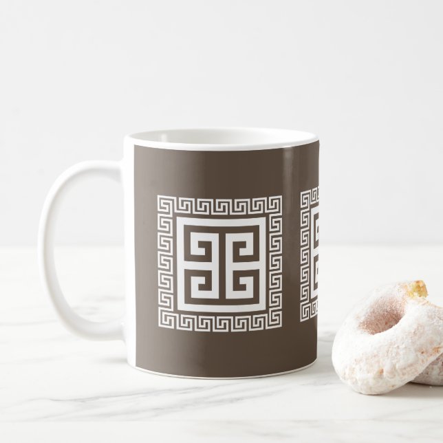 Caneca De Café Padrão de Chave Grega Design Branco e Marrom (Com Donut)
