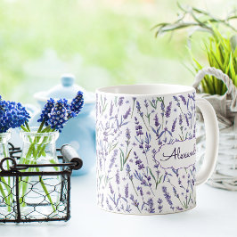 Caneca De Café Padrão de flores de lavanda com monograma