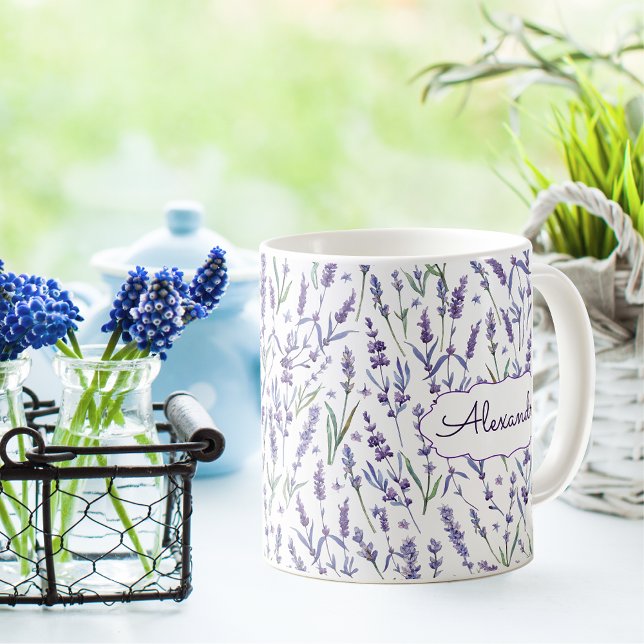 Caneca De Café Padrão de flores de lavanda com monograma (Criador carregado)