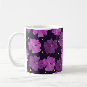 Caneca De Café Padrão de flores violetas sem costura. Aquarela f