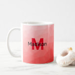Caneca De Café Padrão de malha geométrica gradiente Vermelho Mono<br><div class="desc">Monograma Personalize com seu nome e inicial personalizados. Padrão de malha geométrica gradiente vermelho. 
Malha geométrica triangular com gradiente ombre vermelho escuro claro. 
padrão,  ombre,  malha,  triângulos,  geometria,  geométrico,  gradiente,  legal,  triângulo,  brilhante,  vermelho</div>