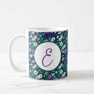 Caneca De Café Padrão de margaridas roxas e brancas monograma