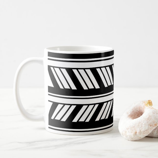Caneca De Café Padrão de Stripe de Chevron Preto e Branco (Com Donut)