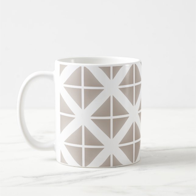 Caneca De Café Padrão de triângulo de tendência bege (Esquerda)