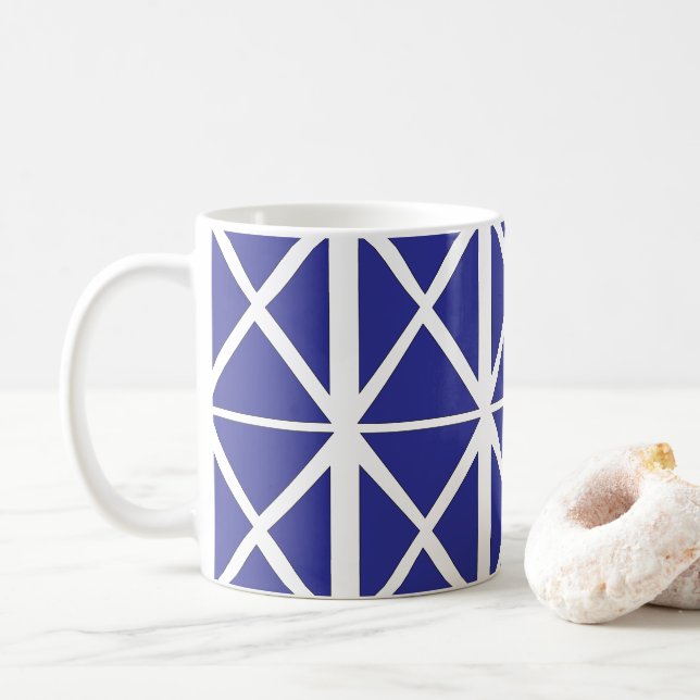Caneca De Café Padrão de Triângulo Geométrico Branco Azul (Com Donut)