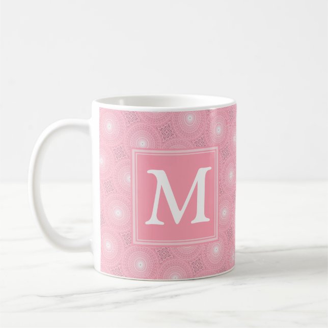 Caneca De Café Padrão dos círculos cor-de-rosa monograma (Esquerda)