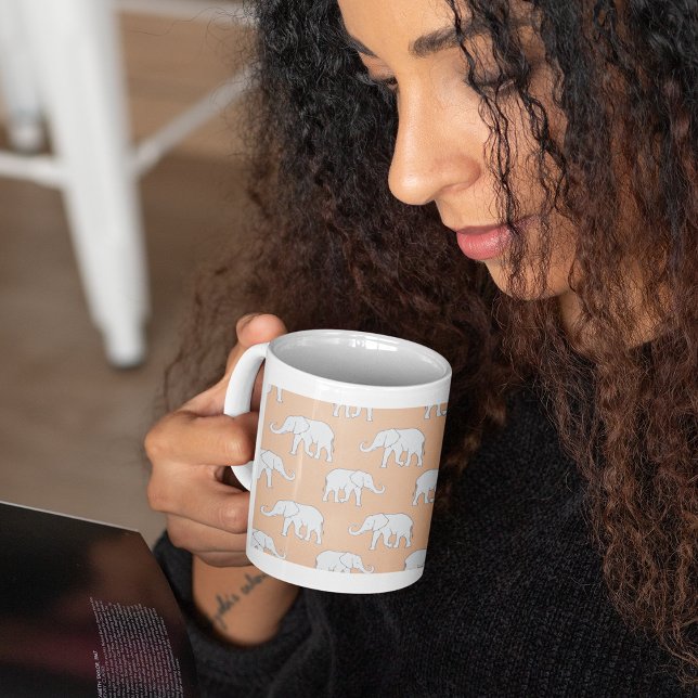 Caneca De Café Padrão Elegante de Elefante Branco em Pastel Macio (Criador carregado)