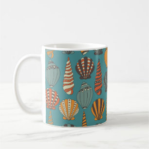 Caneca De Café Padrão sem costura com conchas, ícones desenhado