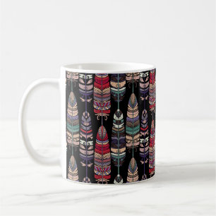 Caneca De Café Padrão sem costura com penas de aves. Arte tribal