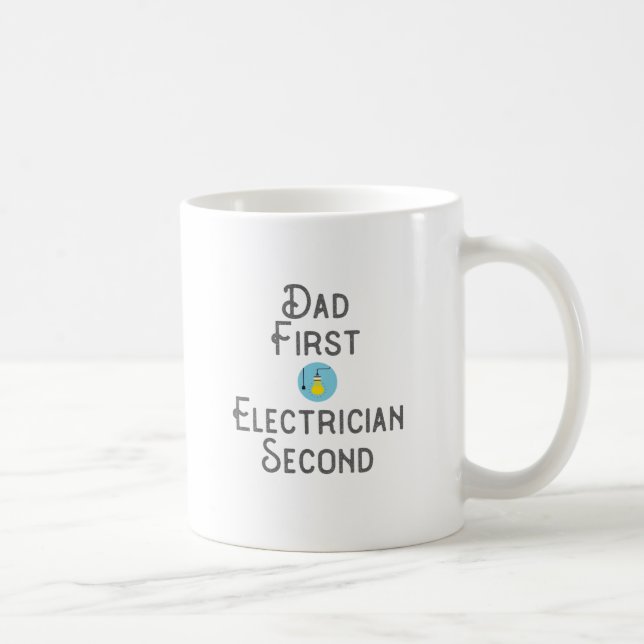 Caneca De Café Pai eletricista Dando Primeiro Presente Eletrônico (Direita)